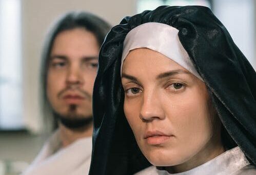 Quali sono gli stili materni? Mother Superior, un tipo di madre invadente (e disfunzionale)